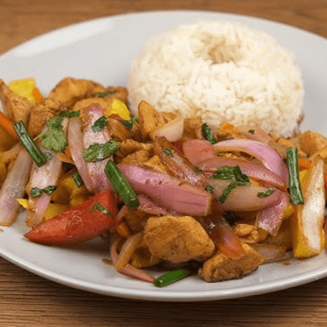 Lomo Saltado de Pollo + Pepsi 300 Ml
