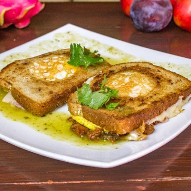 HUEVOS AL HOYO