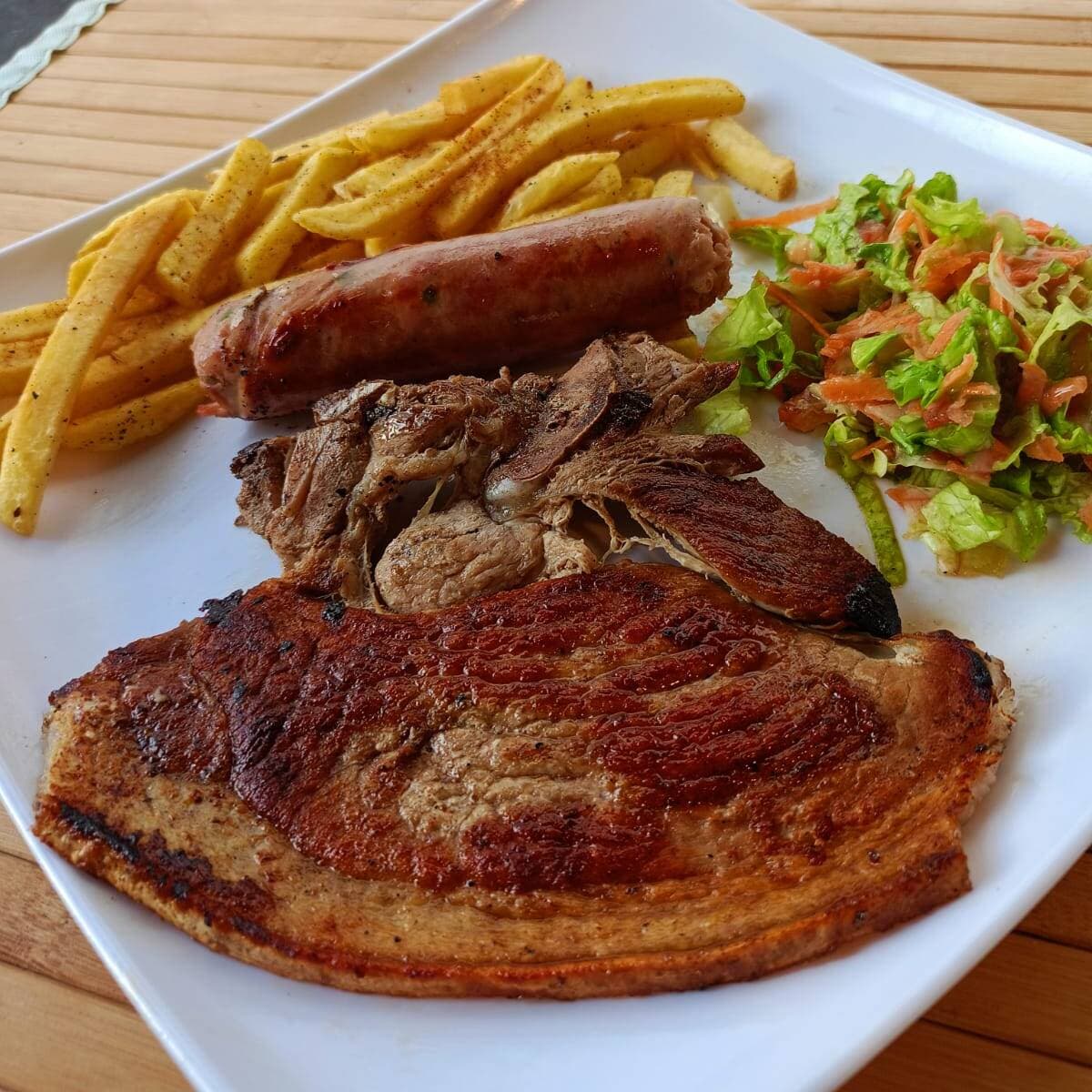Asado de Chuleta + Papas + Gaseosa 250 ml
