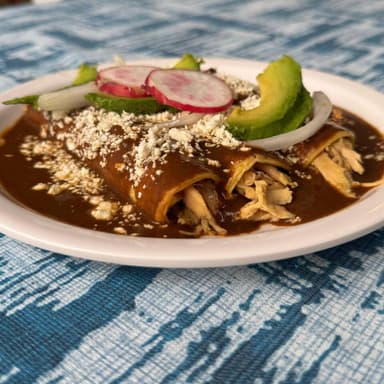 Envueltos de Mole Poblano (De Pollo, 3Pzas)