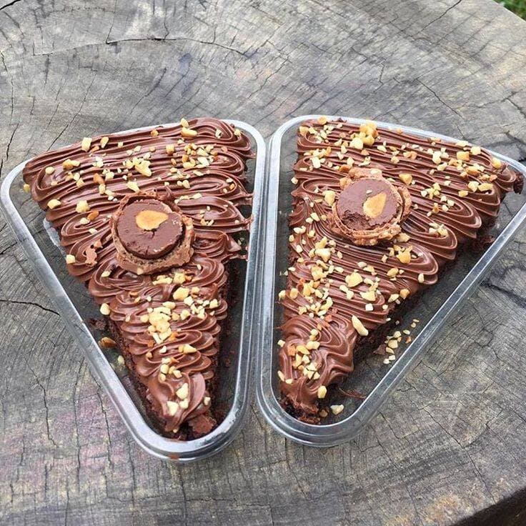 Rebanada de Brownie con nutella m&m´s