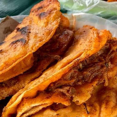 Taco de Maíz de Birria Dorado