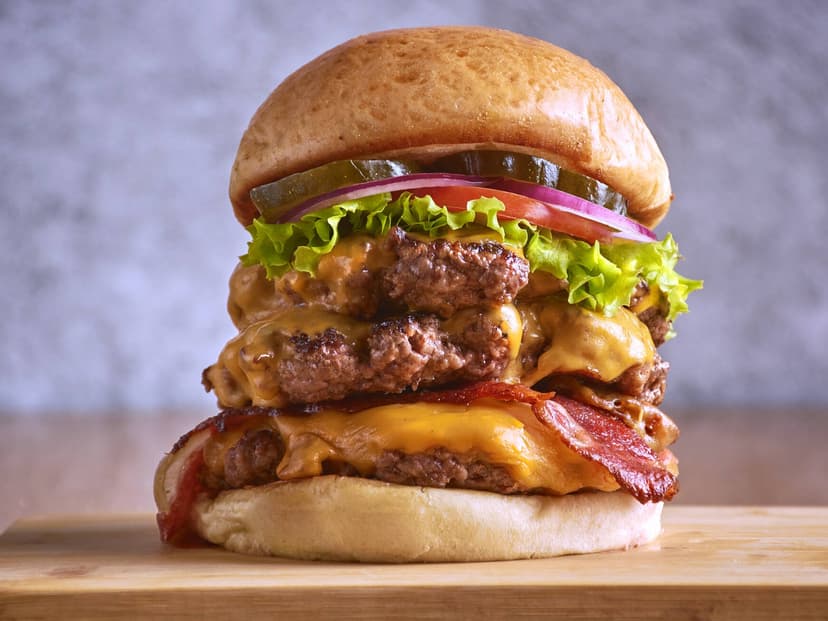La Chingona Hot Dogs y Burgers