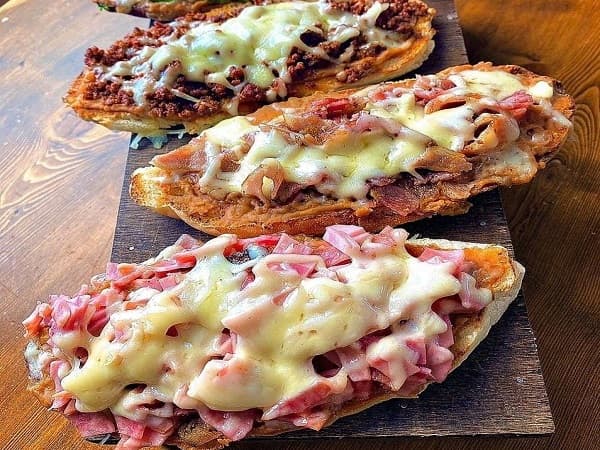 Las Cremitas