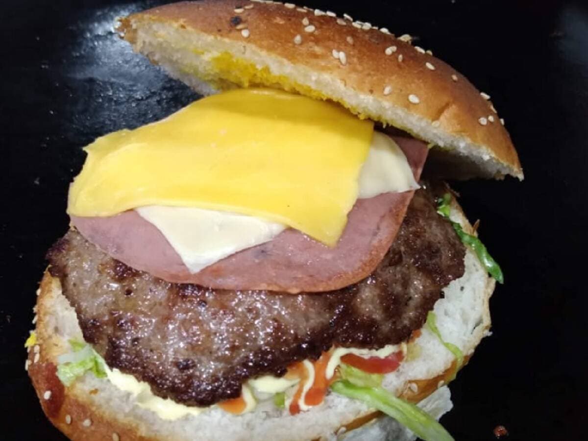 La Buena Vida, Burger Time