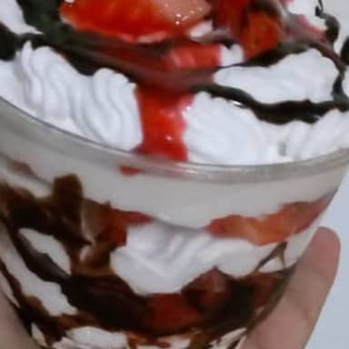 Fresas Naturales con Crema Batida