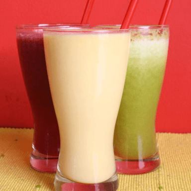 Jugos naturales en leche