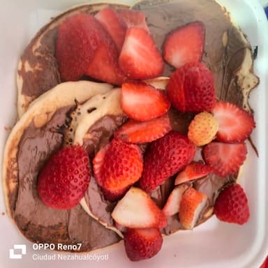 Hot cakes de Nutella con Fruta