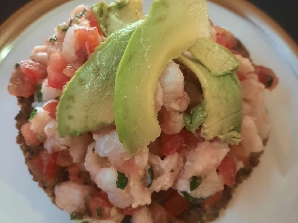 TOSTADA DE MAIZ QUEBRADO DE CEVICHE DE PESCADO