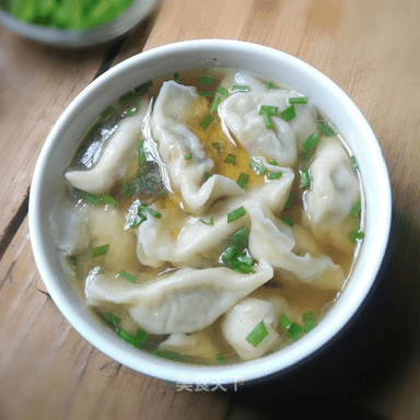 Sopa de Empanaditas con Vedura