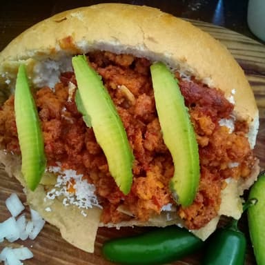 Única Torta de Chilaquiles VERDES con Longaniza