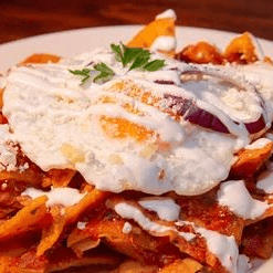 Chilaquiles Rojos con Huevo
