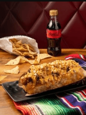 Combo Perro Azteca + Totopos + Bebida.