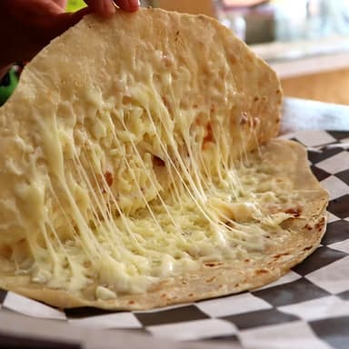 Quesadilla Gigante