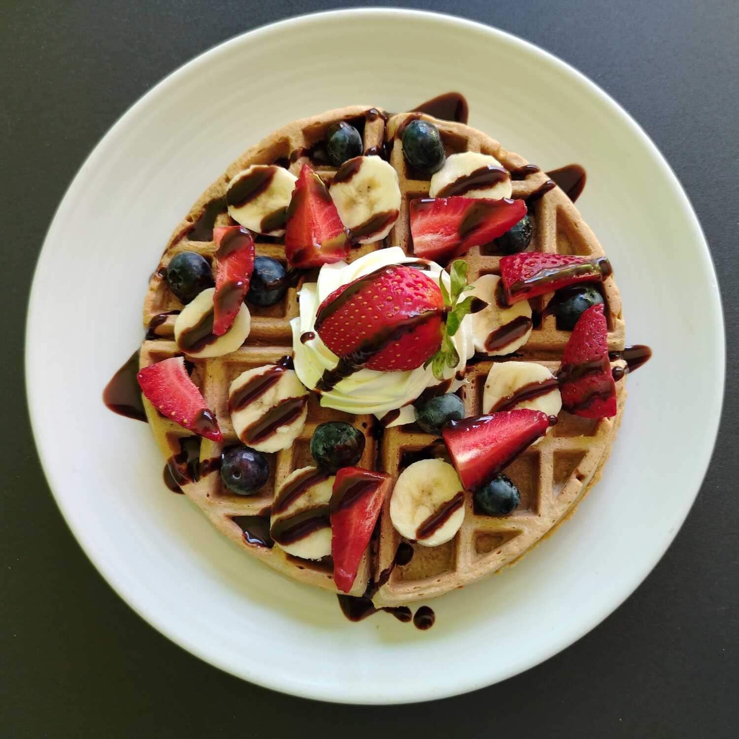 Waffle Con Fruta