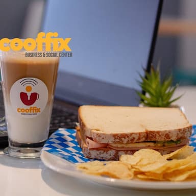 Combo Sandwitch Panela Aguacate Latte