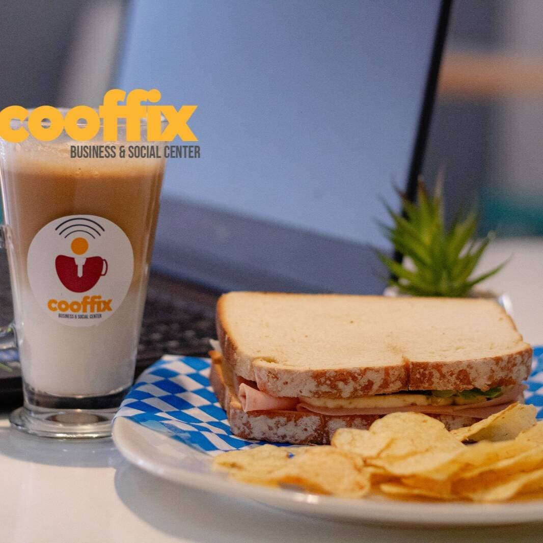 Combo Sandwitch Panela Aguacate Latte