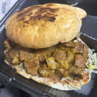 Torta de Chicharrón de la Ramos en Salsa Verde