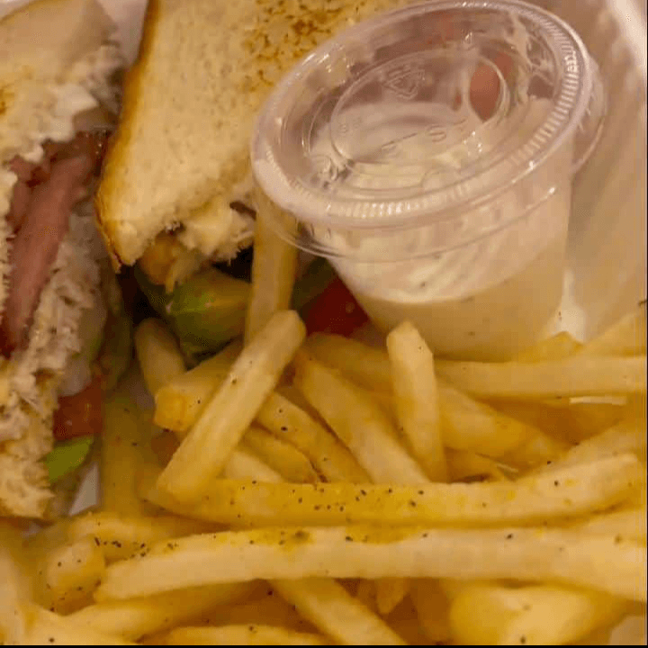 sandwich club 3pisos + papas gratis