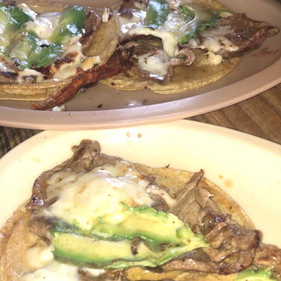 3 Tacos de Carne Asada + Q. Jamón + Refresco