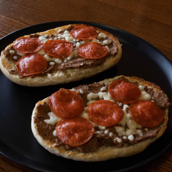Molletes de Pepperoni