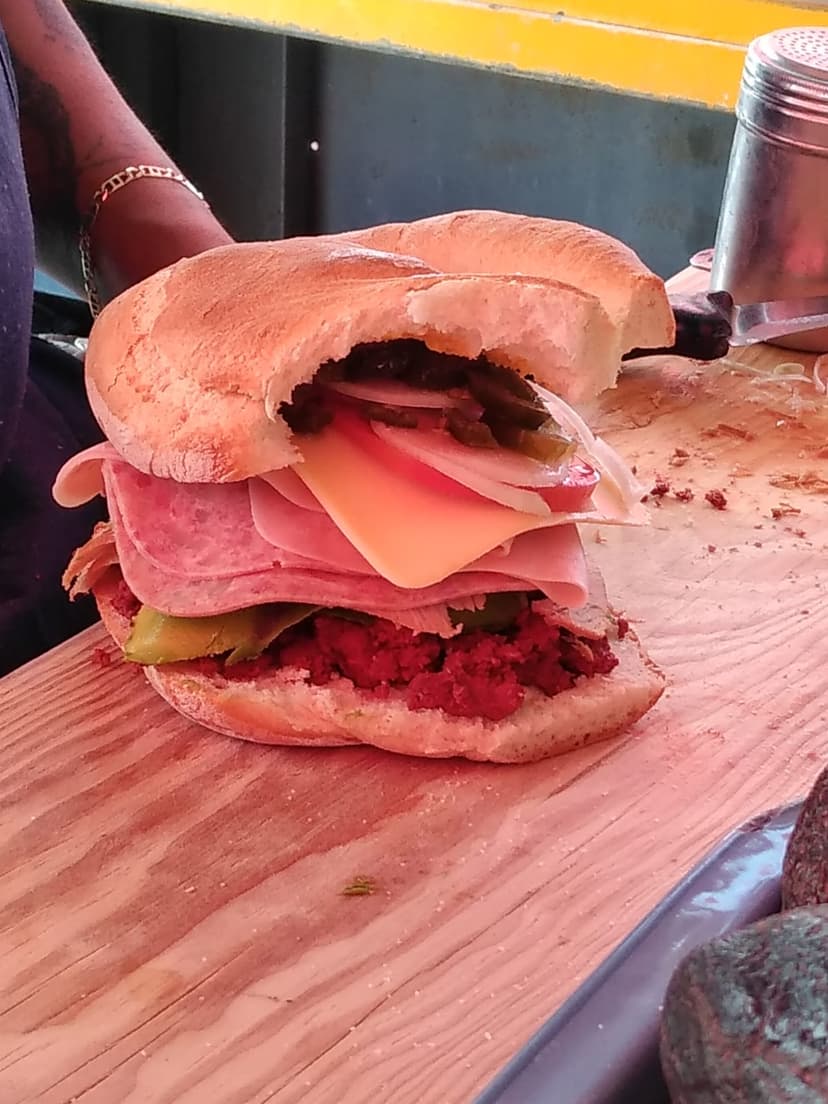 Lonches y Tostadas Oskar