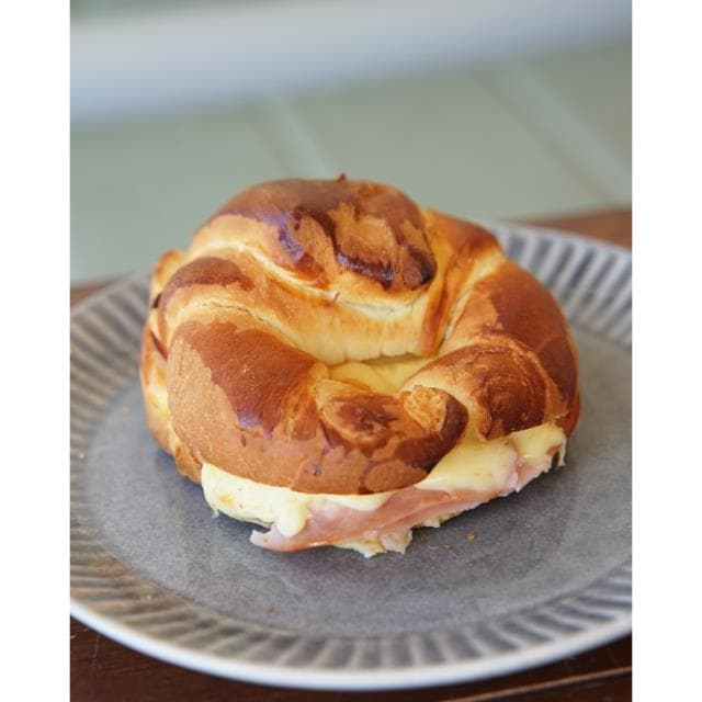 CROSSAINT DE JAMON Y QUESO