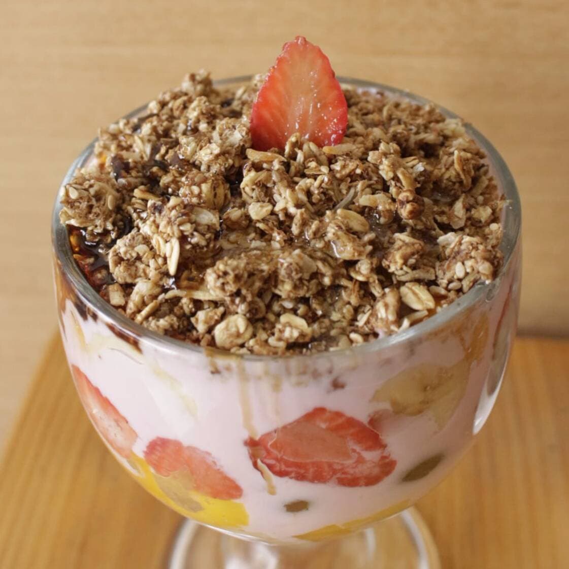 Ensalada de frutas con granola de 500ml