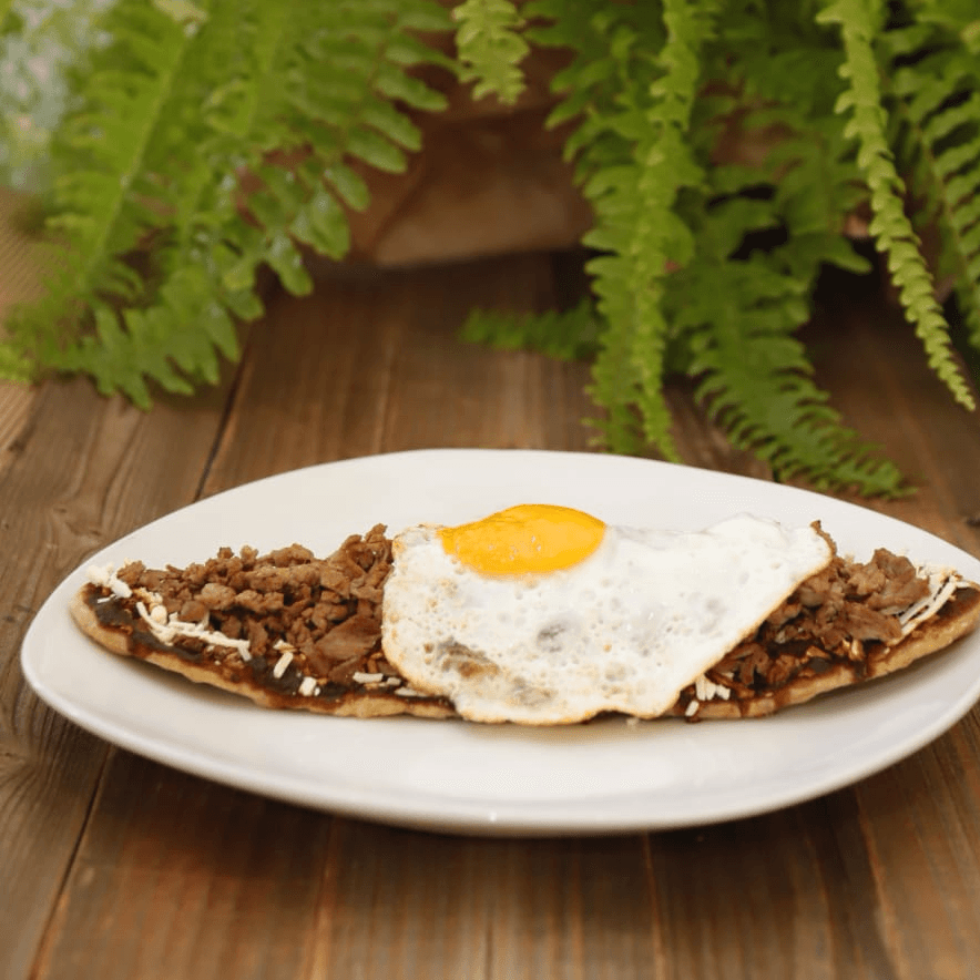 Huarache de Bistec con Huevo