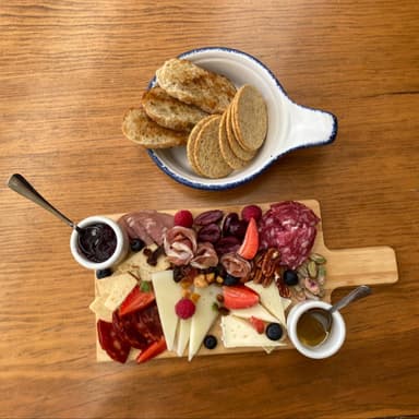 Tabla de Quesos y Charcutería.