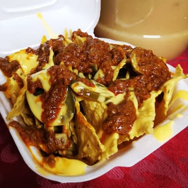 NACHOS CON CHILI