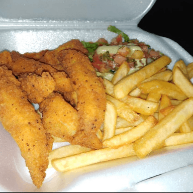 Dedos de Pescado + Papas Fritas + Ensalada Verde
