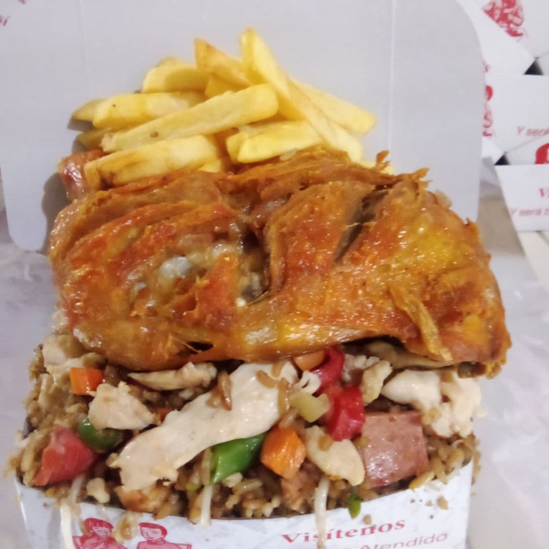 Arroz Chino con Pollo Frito