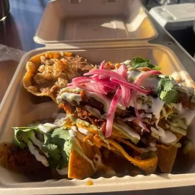 Chilaquiles con Chicharrón Prensado y Pierna