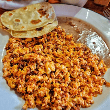 Platillo de Longaniza Casera con Huevo