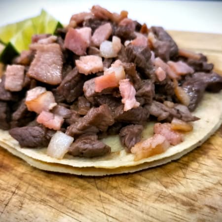 Taco bistec con tocino
