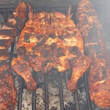 1/2 Pollo Asado + 1/2 Kilo de Costilla