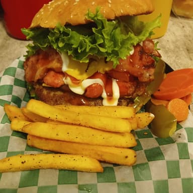 HAMBURGUESA CARNIVORA + PAPAS