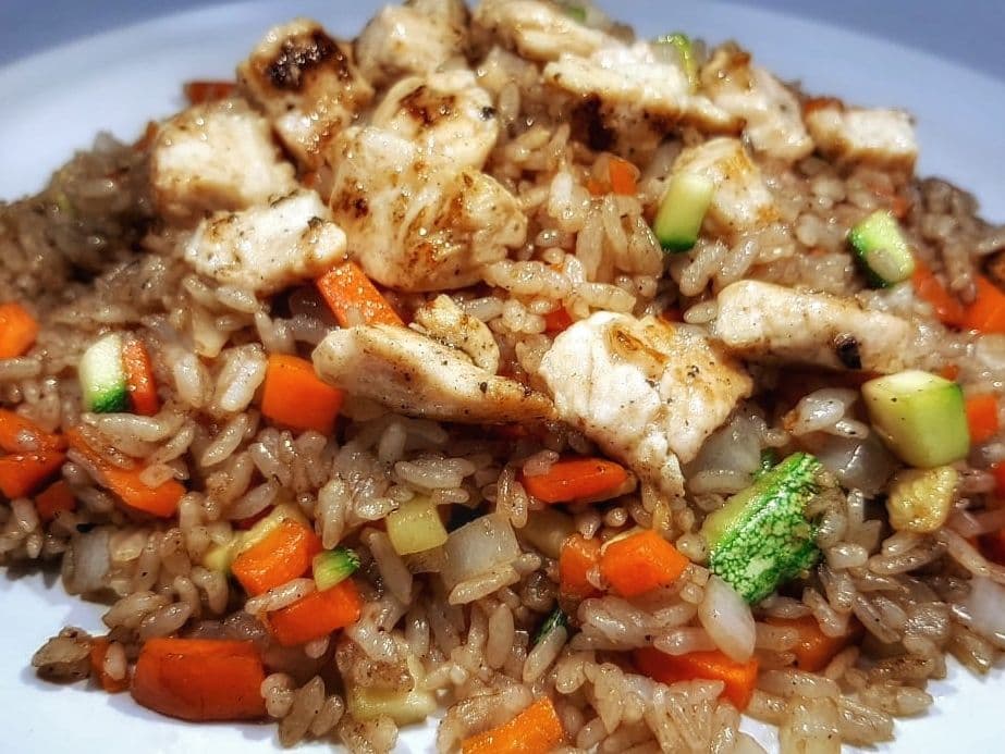 Yakimeshi con Pollo