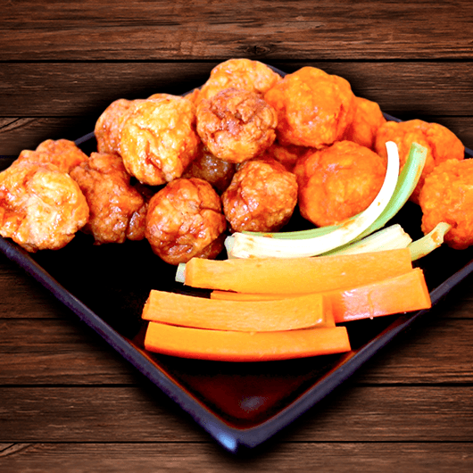 18 Boneless con Papas Fritas Cajun