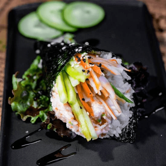 Temaki de Cangrejo y Tampico
