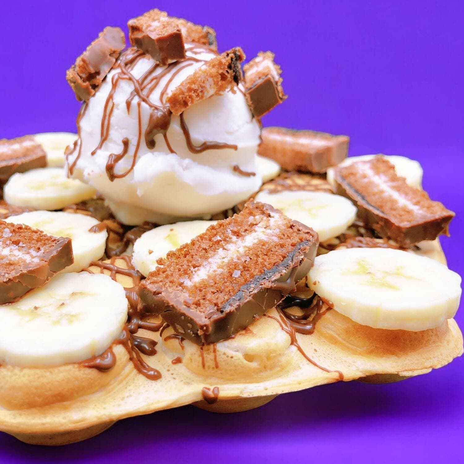 Waffle de NUTELLA CON PLATANO,KINDER Y HELADO
