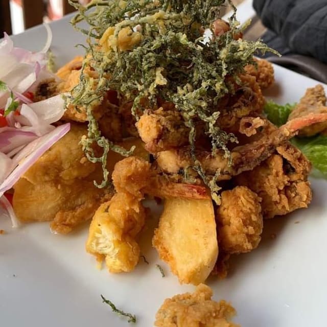 Leche de Tigre + Chicharrón Mixto + Bebida