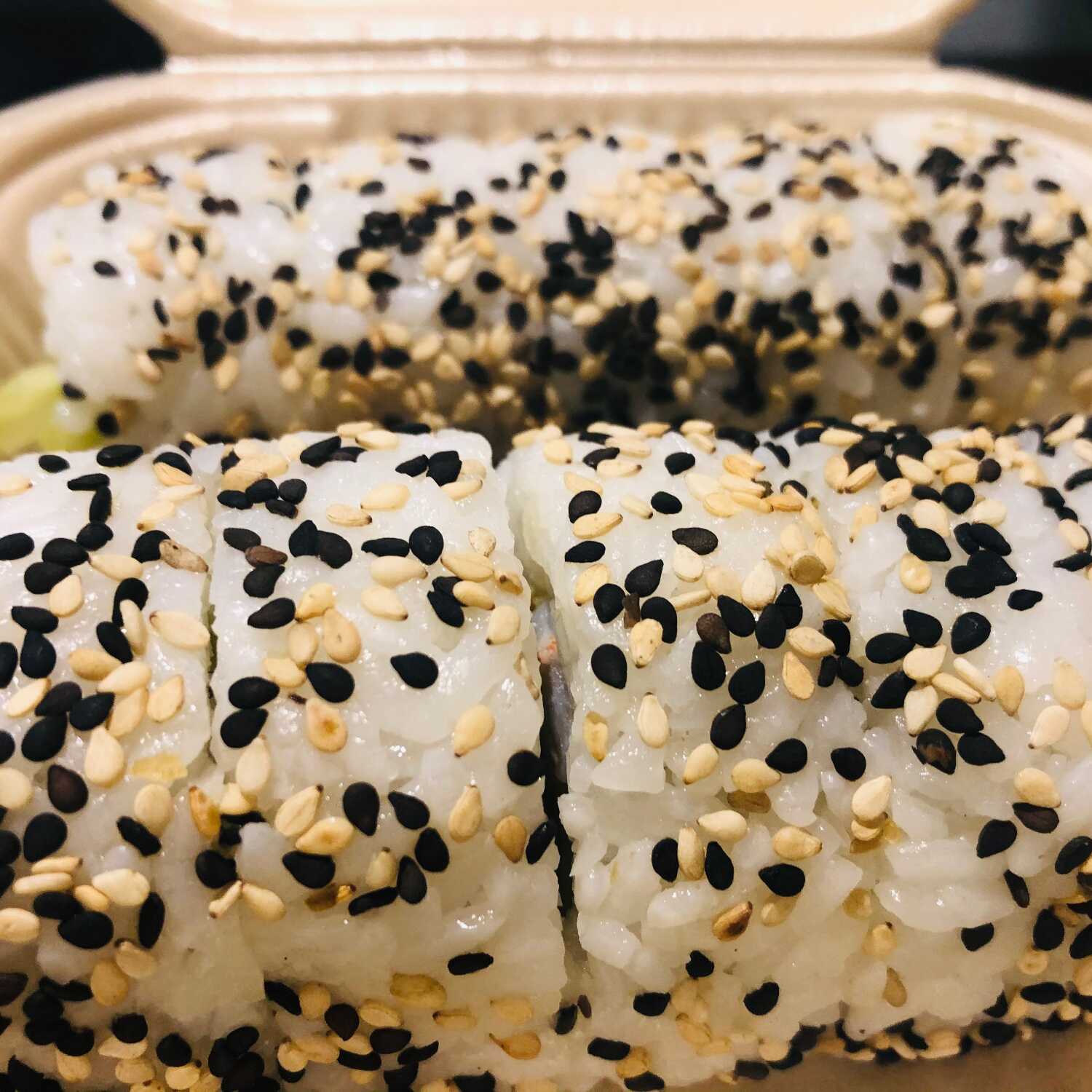 Sushi Clásico 10 Pz y Coca Cola o Agua del Día