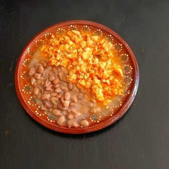 HUEVOS REVUELTOS