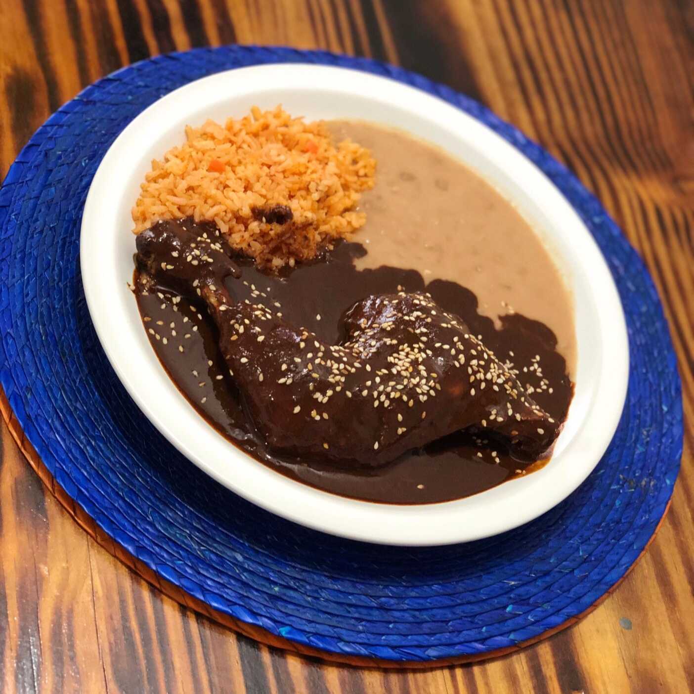 MOLE ROJO CON POLLO