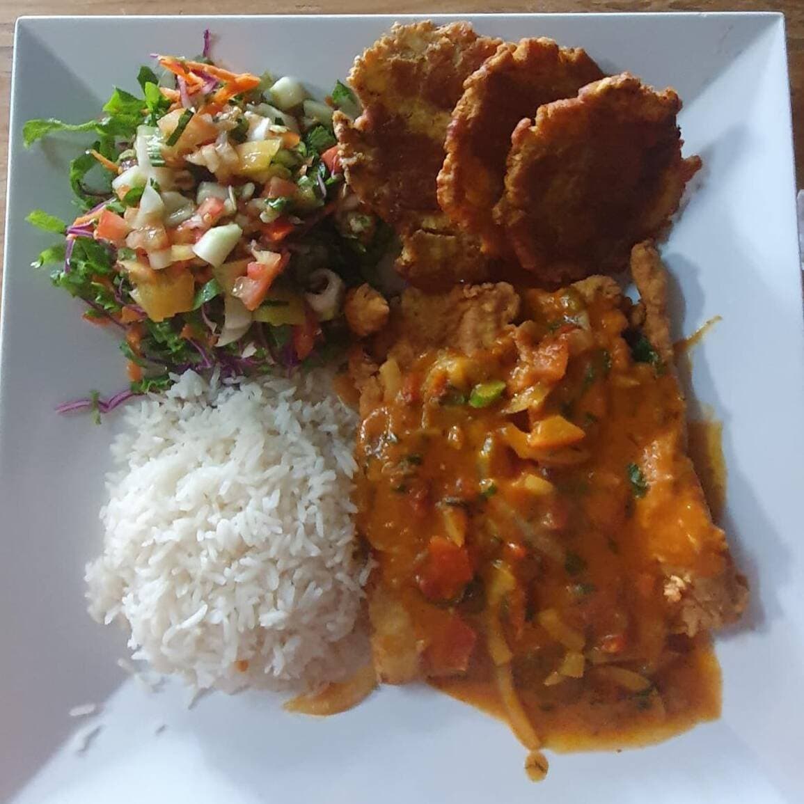 Filet de Pescado con Salsa Caribeña