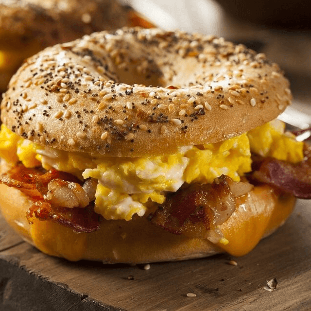 Bagel Pesto & Huevo