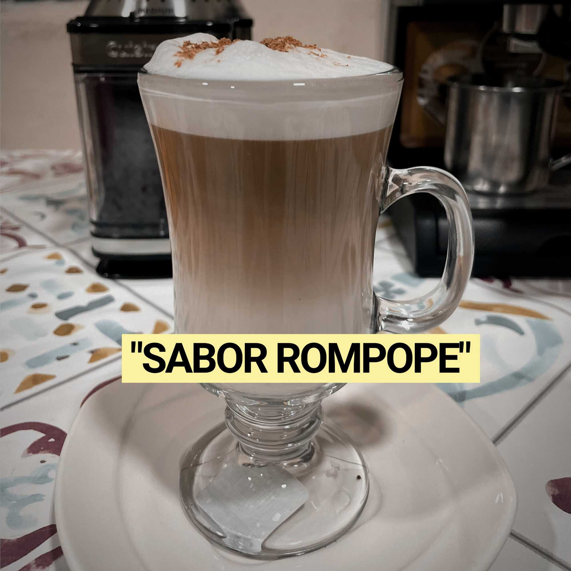 CAPUCHINO DE ROMPOPE