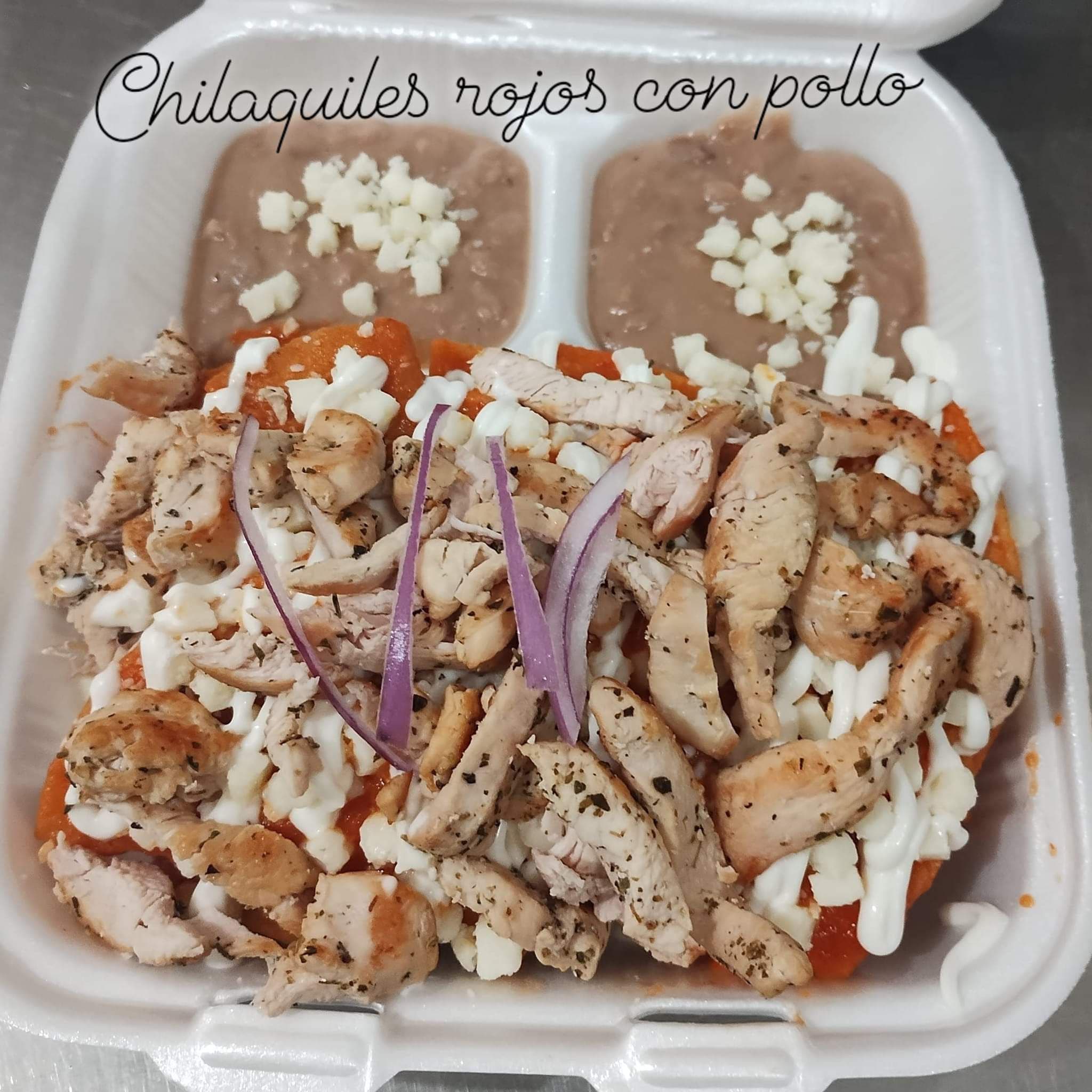 Chilaquiles Rojos con Pollo